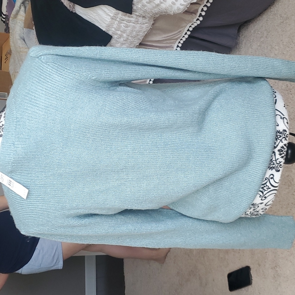 Sweater - Picture 4 of 4